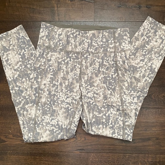 Lululemon Invigorate Gritstone White Opal Multi 25” inseam sz 6 Leggings - Picture 7 of 11